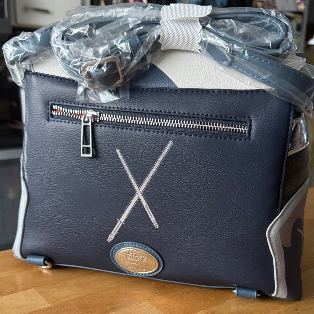 Her Universe Ahsoka Tano Crossbody and Mini Backpack - Picture 5 of 15